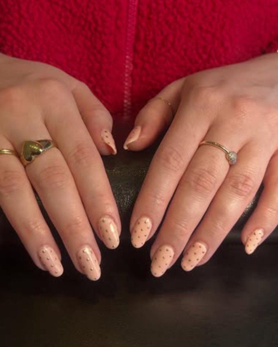 beautybrands's tweet photo. 👀 Tiny, subtle nail art = the perfect neutral mani

By Maysen | Nail Tech | Country Club Plaza Kansas City, MO | IG: @glambossnails

#tinynailart #dotnails #polkadotnails #polkadotnailsart #polkadotnailart #subtlenailart https://t.co/KWTN73KyQz