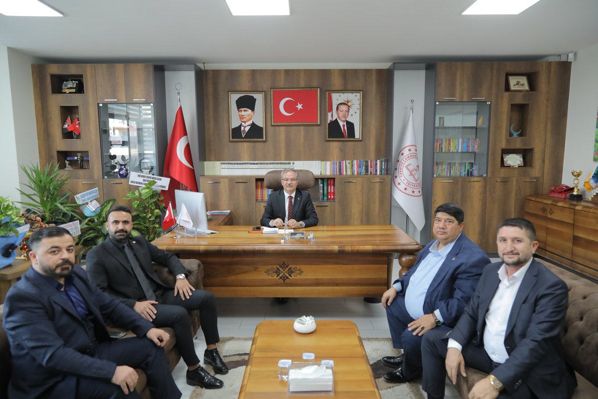 Gaziantep Kantinciler Esnaf Odası Başkanı Şıho Kelleci ve beraberindeki heyet, İl Millî Eğitim Müdürümüz Dr. Önder Arpacı'ya hayırlı olsun ziyaretinde bulundu.

📍GAZİANTEP İL MİLLÎ EĞİTİM MÜDÜRLÜĞÜ

<a href="/tcmeb/">Millî Eğitim Bakanlığı</a> <a href="/Yusuf__Tekin/">Yusuf Tekin</a> <a href="/kemalcebervali/">Kemal Çeber</a> <a href="/Dr_Onderarpaci/">Dr. Önder ARPACI</a>