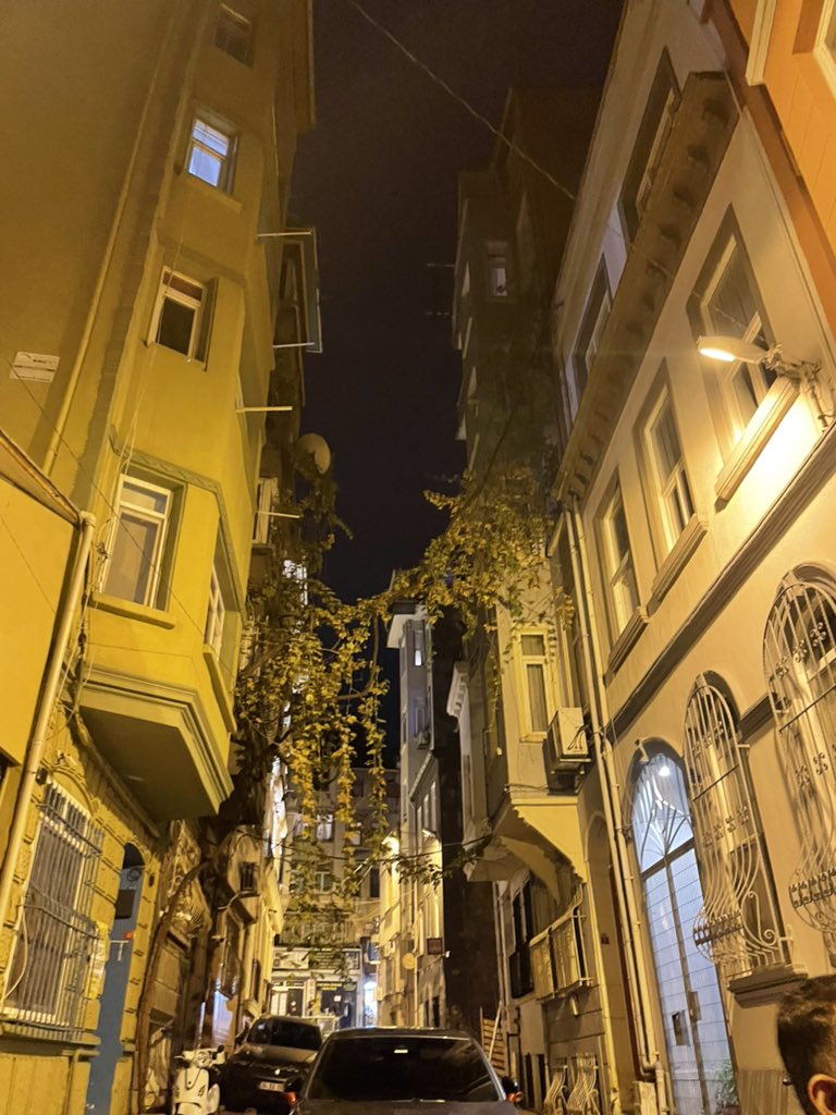 aynen kanka baya iyimiş kızılay tabelası