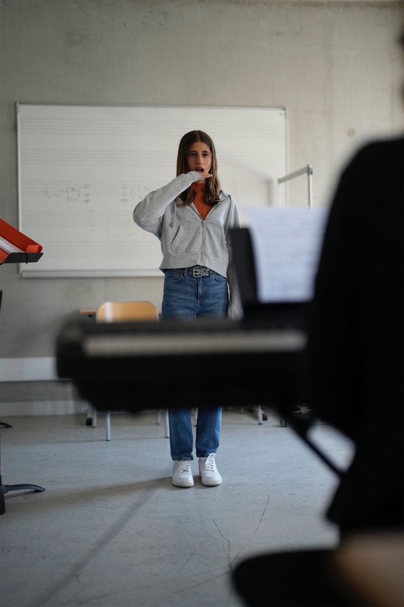 Bienvenue à Béatrice Warcollier, nouvelle Directrice musicale adjointe en charge du site de Bondy !

"Je souhaite faire briller ces enfants, qu’ils ne soient pas seulement fiers de faire partie de la Maîtrise de Radio France, mais qu’ils soient avant tout fiers d’eux-mêmes."