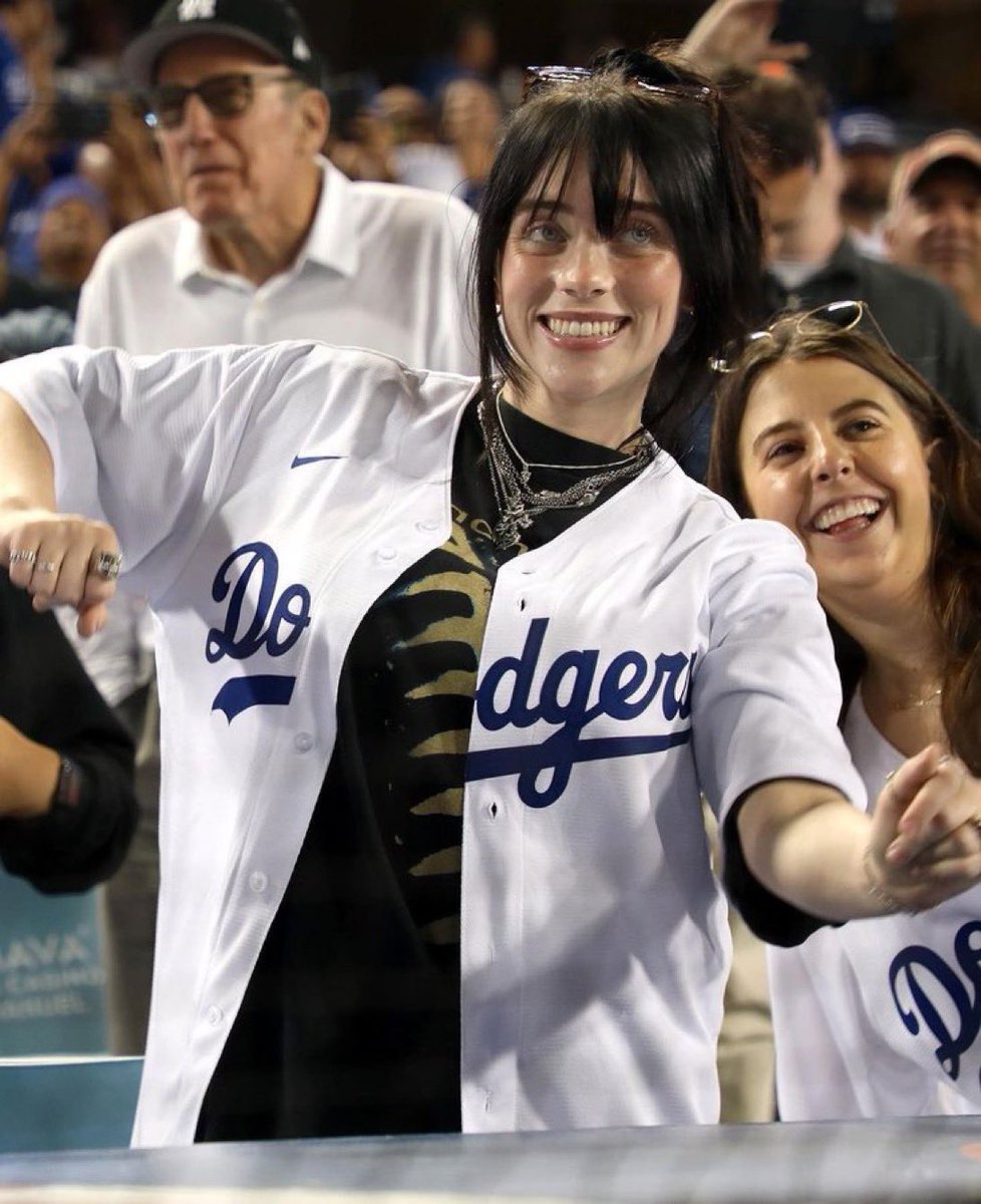 BiancaTix1's tweet image. Billie Eilish impact 💋