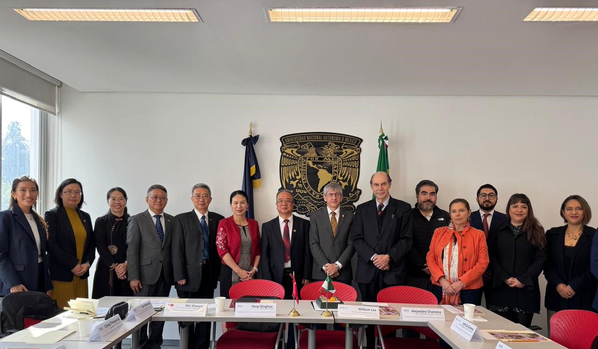GlobalFCPyS's tweet image. La @FCPyS_UNAM refrenda su compromiso con la internacionalización.
Hoy, en reunión con la Universidad Sun Yat-sen y autoridades de la UNAM, se exploró:
Movilidad🌍
Estancias de investigación🧑‍🔬
Proyectos conjuntos 🤝
Seguimos trabajando para expandir los lazos de colaboración.