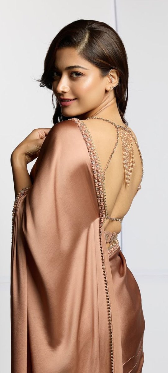 darsh83808031's tweet photo. #RashmikaMandanna #Rashmika #RashmikaMandannahot #rashmikamandannanavel HOT SAREE PICS https://t.co/4CLP7Q0WJ0
