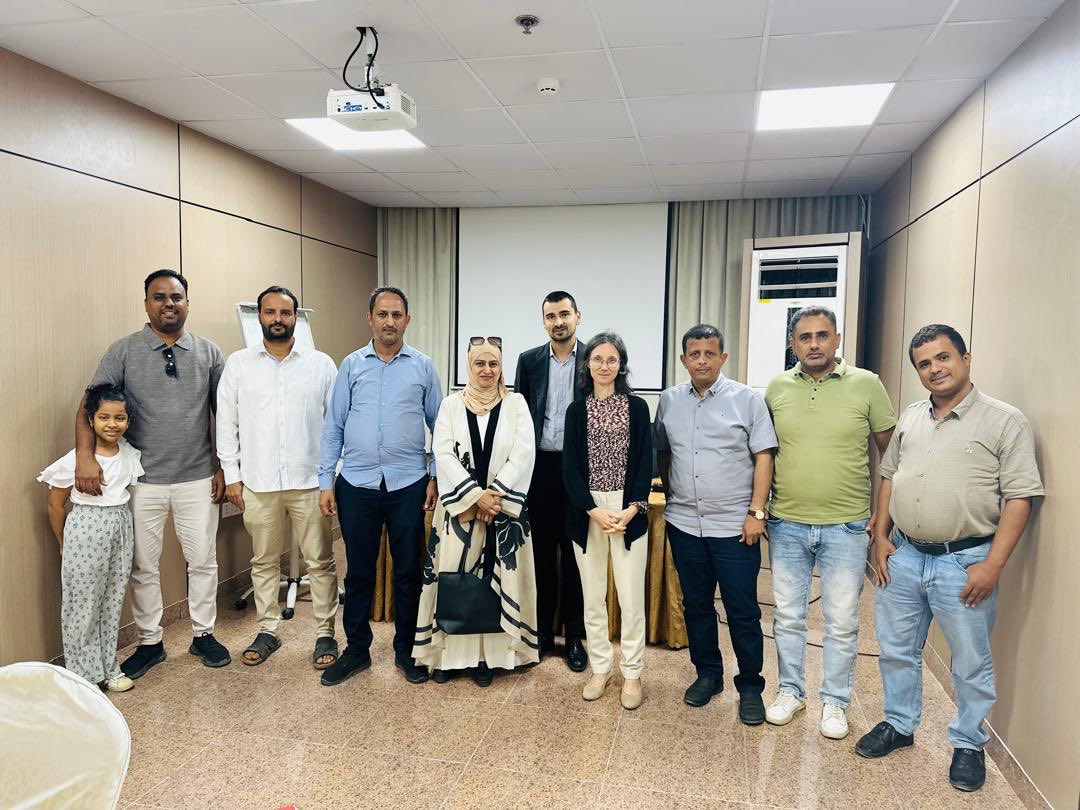 سعدتُ كثيراً بلقاء مجموعة من الصحفيين والإعلاميين اليمنيين في عدن لمناقشة وضع الإعلام في اليمن والتحديات التي يواجهونها يومياً.
​وكانت هذه فرصةً أيضاً لتأكيد التزام فرنسا بحرية الصحافة وحماية الصحفيين في اليمن، كما هو الحال في جميع أنحاء العالم.