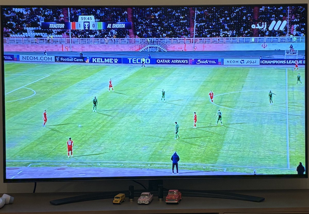 از کیفیت تصاویر برداری و زمین واقعاً آدم خجالت میکشه. 
شبکه ورزش بازی شباب الاهلی و الدحیل 
شبکه سه بازی تراکتور و الشرطه