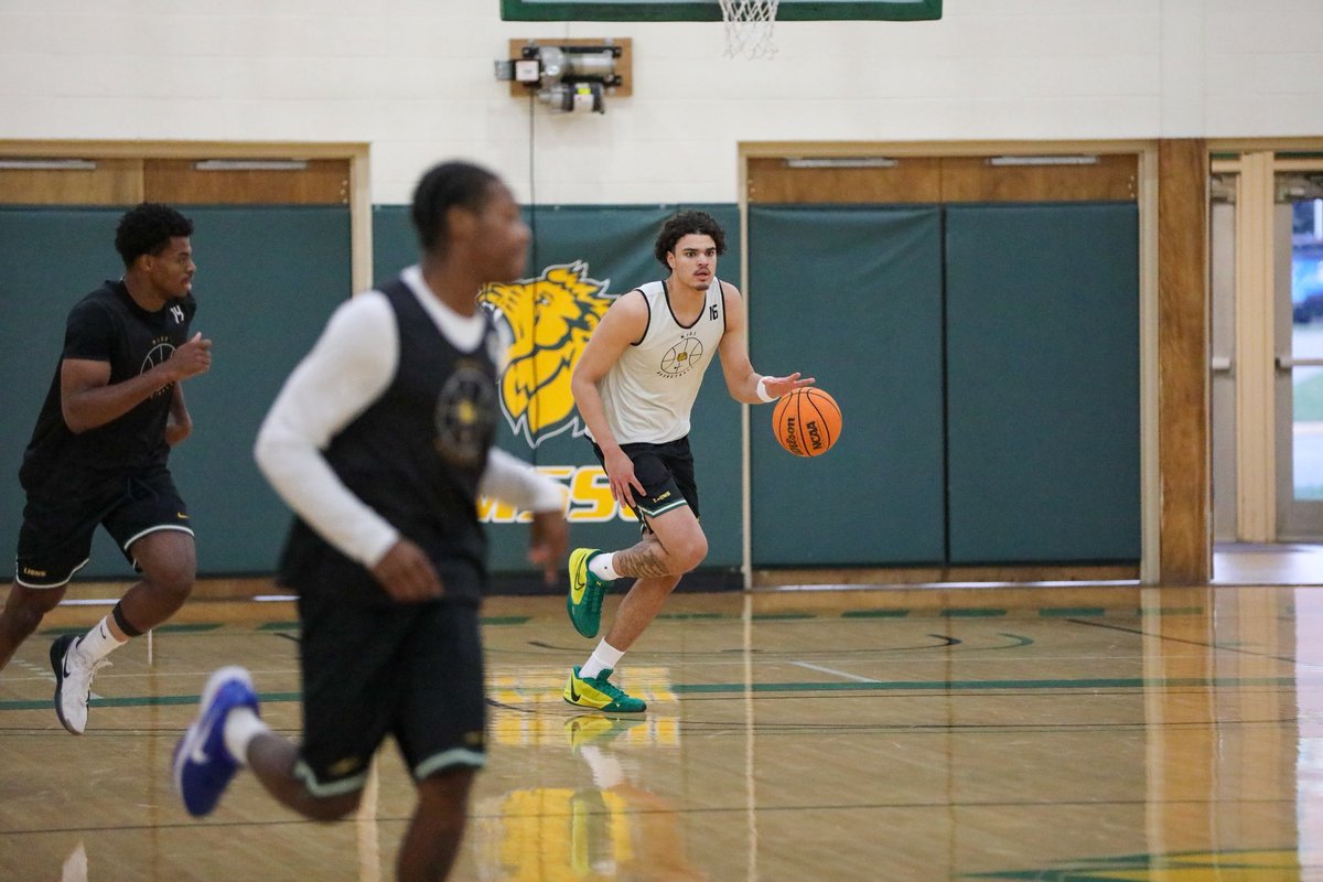 1 more sleep ‘til GAMEDAY! Tomorrow we take on Missouri State in Springfield, MO at the Great Southern Bank Arena!
⏰ 7:00 PM CT
🎥 Catch all the action live on ESPN+!