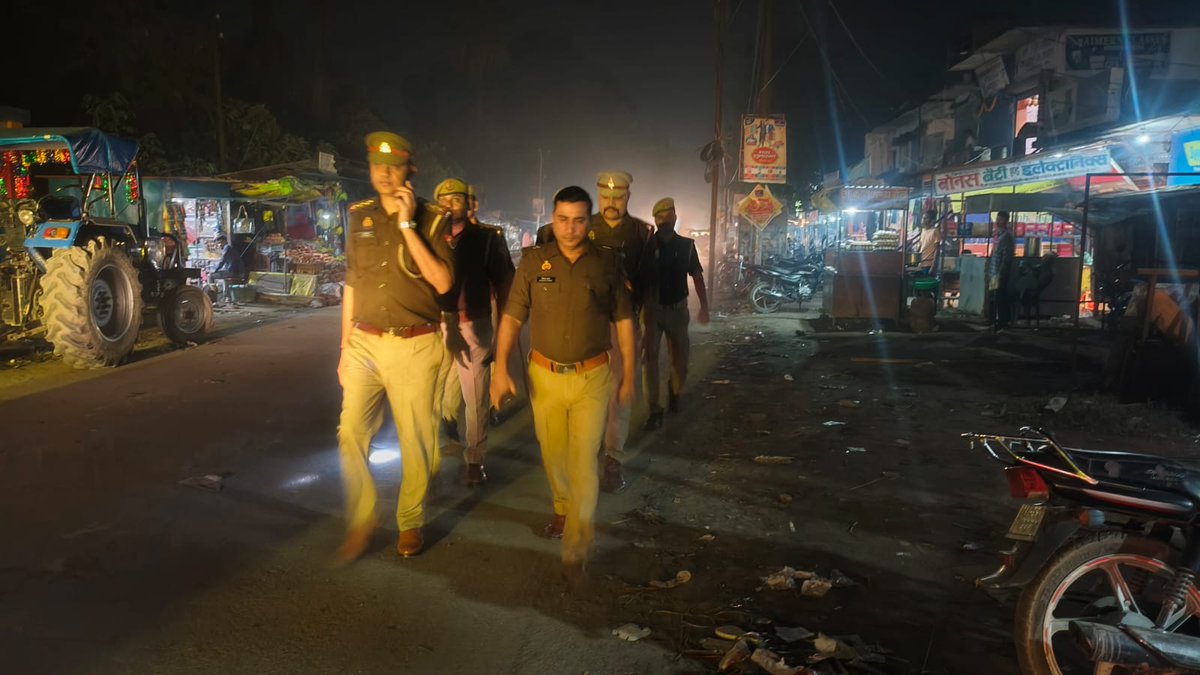 gorakhpurpolice's tweet photo. #gorakhpurpolice

➡️#sspgorakhpur के निर्देशन में शान्ति एवं सुरक्षा व्यवस्था के दृष्टिगत #spsouthgkp द्वारा थाना बांसगांव क्षेत्र में #FootPatrolling कर आमजन मानस को सुरक्षा का एहसास कराया गया ।

#UPPolice
@dgpup @AdgGkr @diggorakhpur https://t.co/R3Dr95oP38