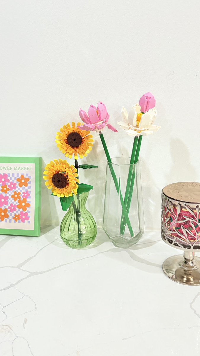 lolagrate's tweet photo. Nuevo hobby desbloqueado: lego flowers https://t.co/nSlDMykrsL