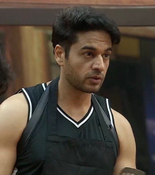 EVERYWHERE #GauravKhanna𓃵 NAME IS THERE 

He knows where to take stand and tell people where they are wrong we recently got the incident that his friend  #PranitMore𓃵 suffered by dengue, he remember that incident and took full measures that no one suffered from that 

But some