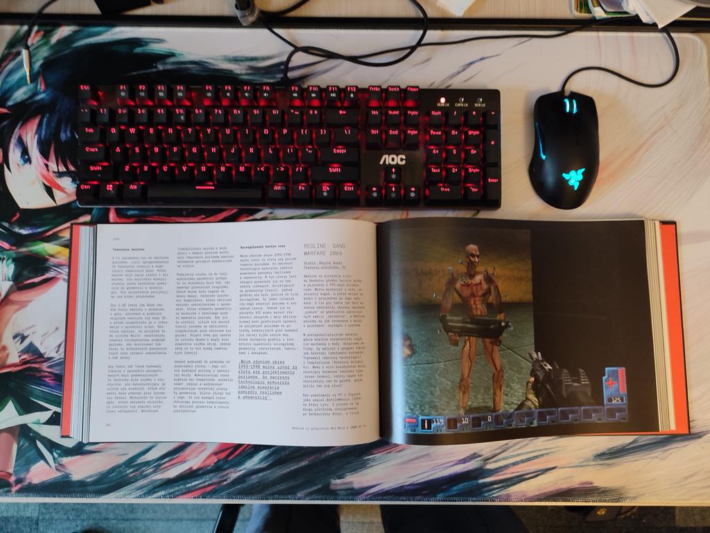 MyHandheldsPL's tweet image. I&apos;m too Young to Die od @gamebookpl przybyło do nas do recenzji! Zanim zasiądę do lektury, prezentuję Wam rozmiar tej knigi! Banana pod ręką nie było, ale nie szkodzi, bo klawa i myszka do skali są w tym przypadku adekwatniejsze ;) [Q]