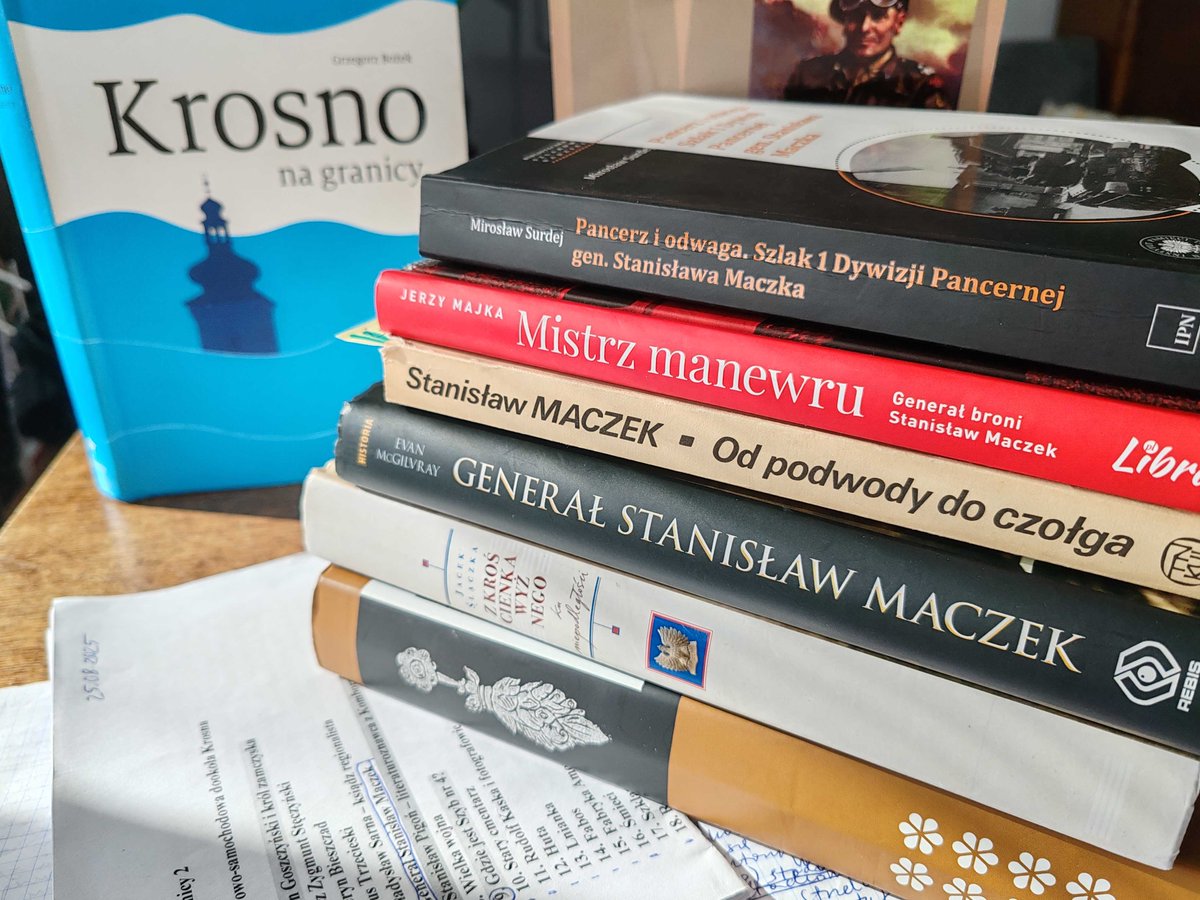 Czwarty rozdział do #KrosnoNaGranicy części 2 gotowy. Tym razem Stanisław Maczek, żołnierz, dowódca pierwszej w 🇵🇱 jednostki zmotoryzowanej, walczącej w obronie i o niepodległość Polski. W Krośnie był ledwie tydzień, ale to tutaj właśnie wstąpił do wojska polskiego w 1918 r.