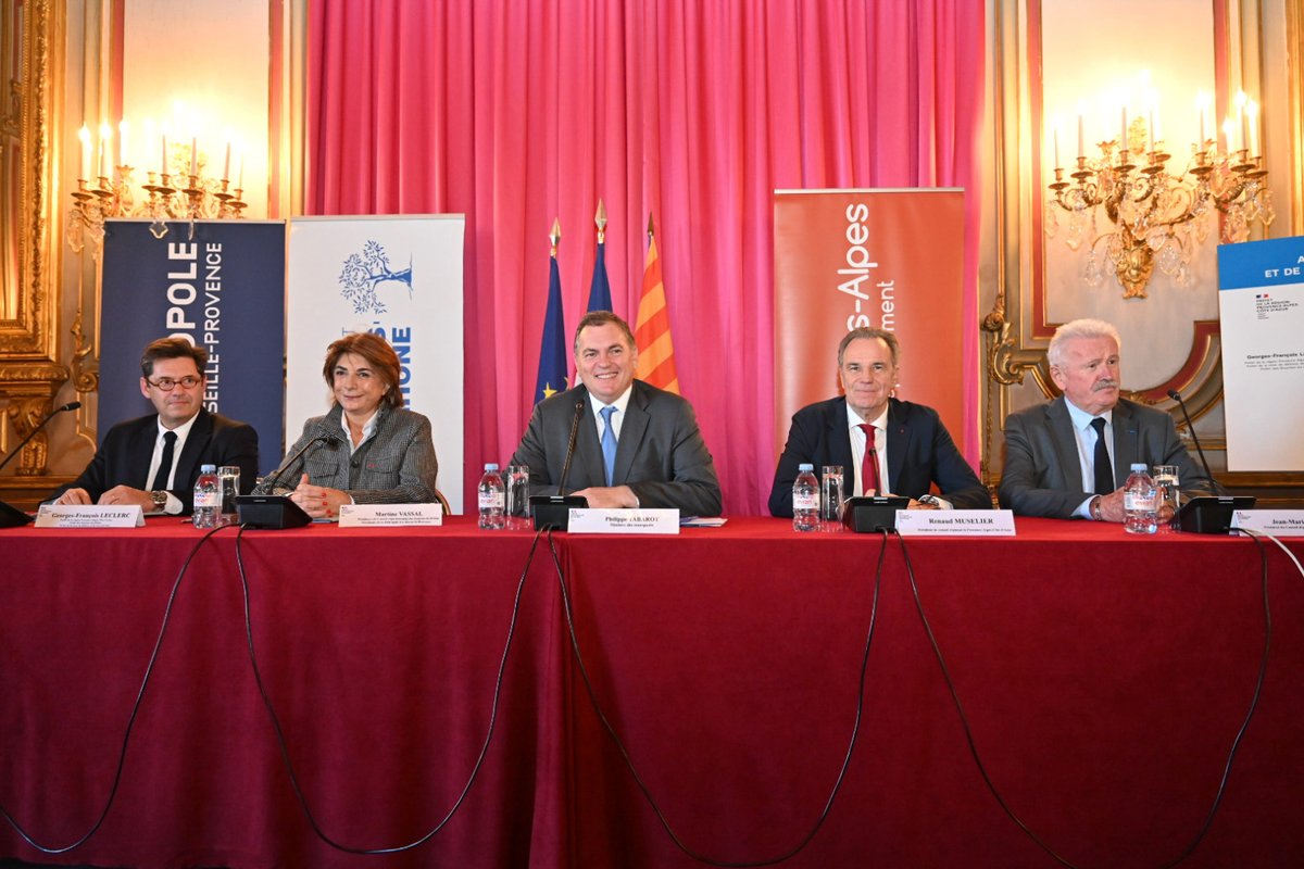 PhilippeTabarot's tweet image. 📍 Investissements historiques pour les mobilités en région Provence-Alpes-Côte d'Azur !

Étape importante aujourd'hui avec la signature de l’avenant mobilités du contrat de plan État-Région, aux côtés de Georges-François Leclerc, Renaud Muselier, Martine Vassal et Jean-Marie
