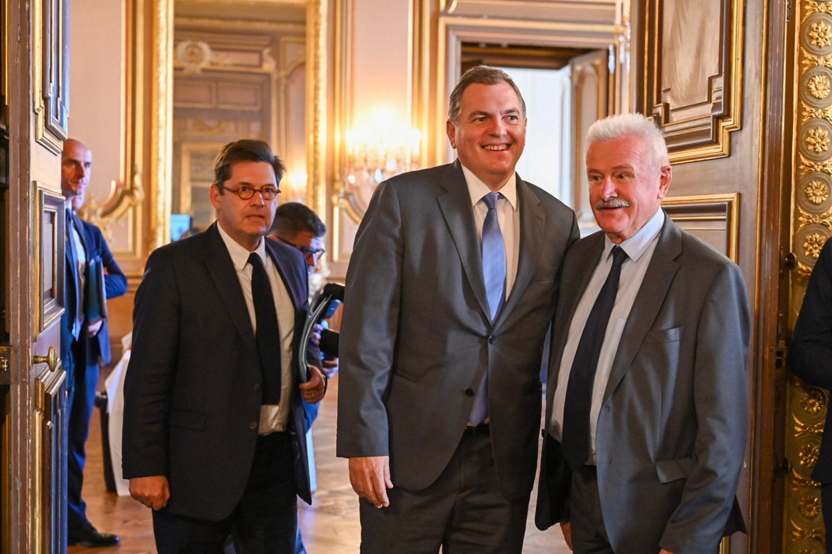 PhilippeTabarot's tweet image. 📍 Investissements historiques pour les mobilités en région Provence-Alpes-Côte d'Azur !

Étape importante aujourd'hui avec la signature de l’avenant mobilités du contrat de plan État-Région, aux côtés de Georges-François Leclerc, Renaud Muselier, Martine Vassal et Jean-Marie