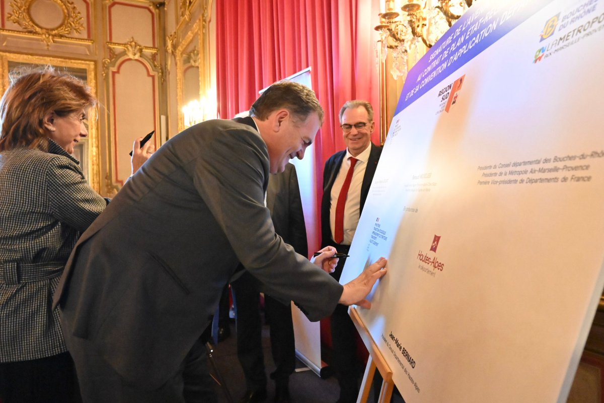 PhilippeTabarot's tweet image. 📍 Investissements historiques pour les mobilités en région Provence-Alpes-Côte d'Azur !

Étape importante aujourd'hui avec la signature de l’avenant mobilités du contrat de plan État-Région, aux côtés de Georges-François Leclerc, Renaud Muselier, Martine Vassal et Jean-Marie