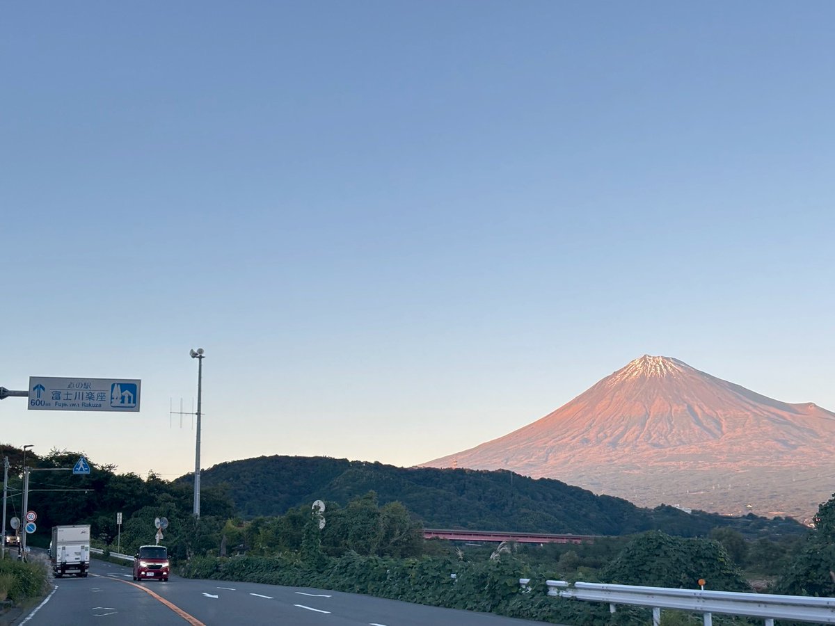 radiof844's tweet photo. 【虹スタキャラバン】ラストは鈴木彩加さんのレポートで夕方～夜の中継！富士川楽座にお邪魔しました！
無事に虹スタが帰ってきた時にはほっとしました。
20周年をこうして迎えられたのは、Fエリアのみなさんのおかげてす。いざ！という時のラジオエフになれるようこれからも毎日放送していきます。 https://t.co/mMULW3cnBY