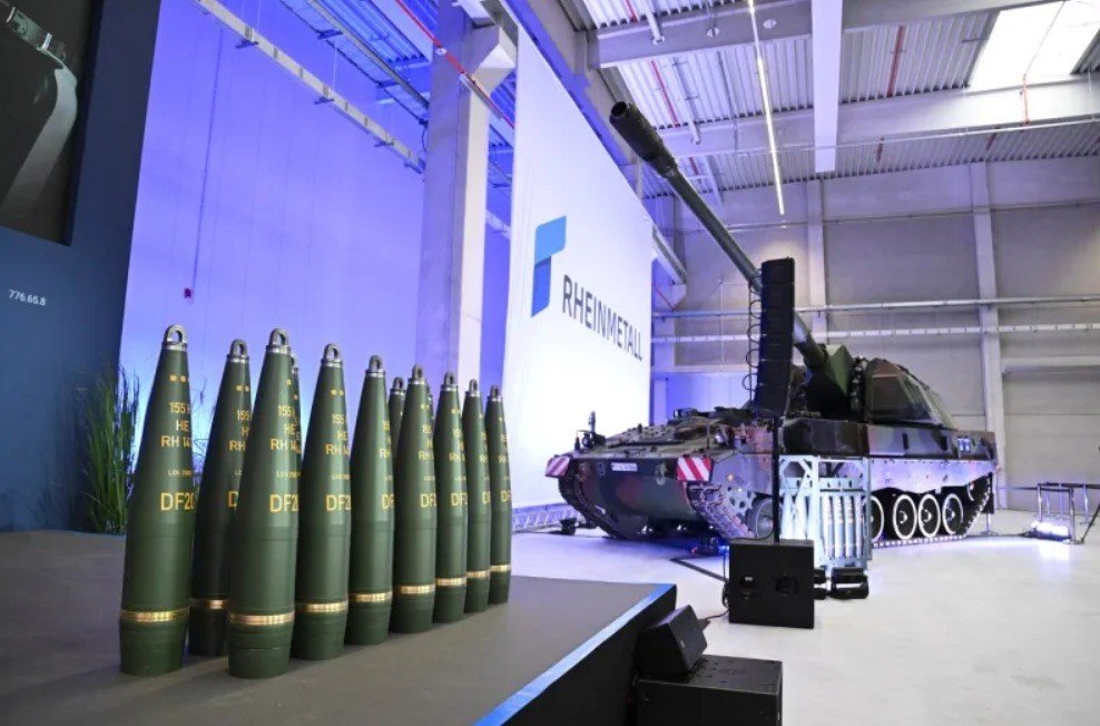 Немецкая фирма Rheinmetall строит в Румынии военный завод для производства порохов и амуниции. Как вы понимаете, Румыния выбрана не случайно, это кратчайший путь доставки продукции главному потребителю - ВСУ.
Немецкие капиталисты сообразили, что благодаря неминуемой экспроприации