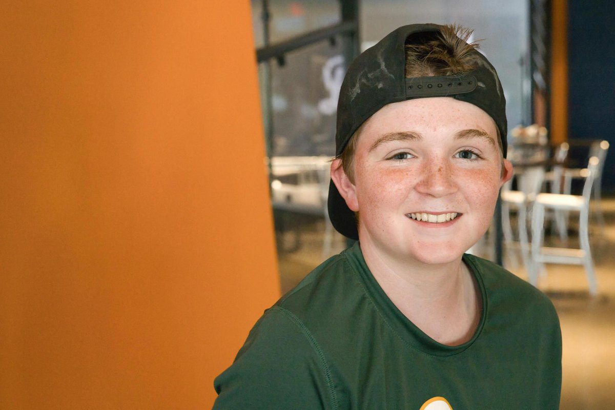 EasyTimeClock's tweet image. Family, leadership, and a little fun! 💚💙

Huge thanks to Curveball Kitchen OKC for letting Alisha, Chuck, and their son shoot there - the photos turned out amazing! 🙌

#MyLilyPadApp #EasyTimeClock #FamilyBusiness #OKCBusiness #CurveballKitchenOKC