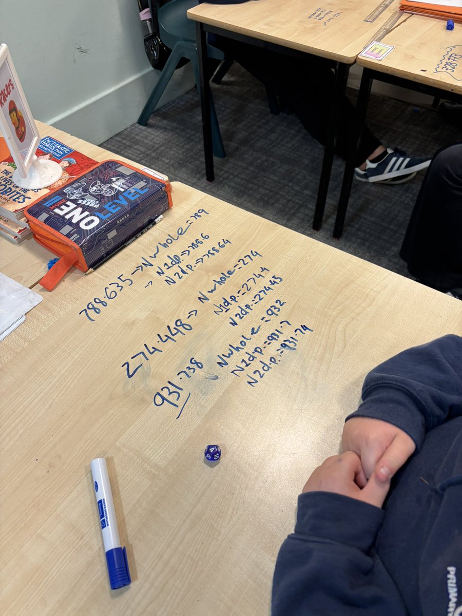 This morning’s wipeable workings! 

We explored rounding decimal fractions to the nearest whole amount and given number of decimal places ⭐️
