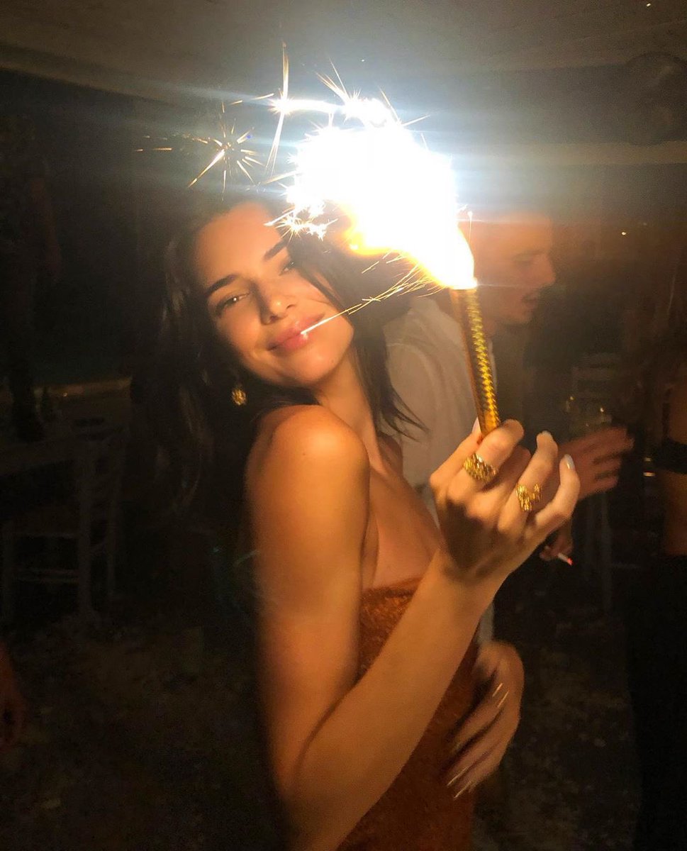 elordior's tweet photo. basically 30? no, literally 30. #kendalls30 https://t.co/h4i7jGINpp