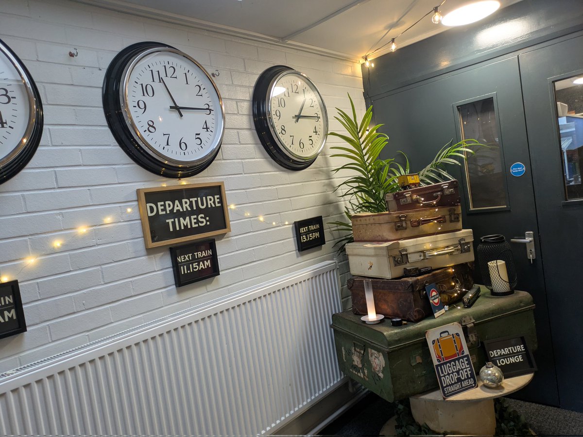 apjschool's tweet image. What a fantastic day at the @WhiteWoodsPAT1 Festival of Learning! 🌟 A brilliant day of learning, and networking with colleagues. So proud to be part of such an inspiring and dedicated team! 💙 #WhiteWoodsFestival  #LearningTogether