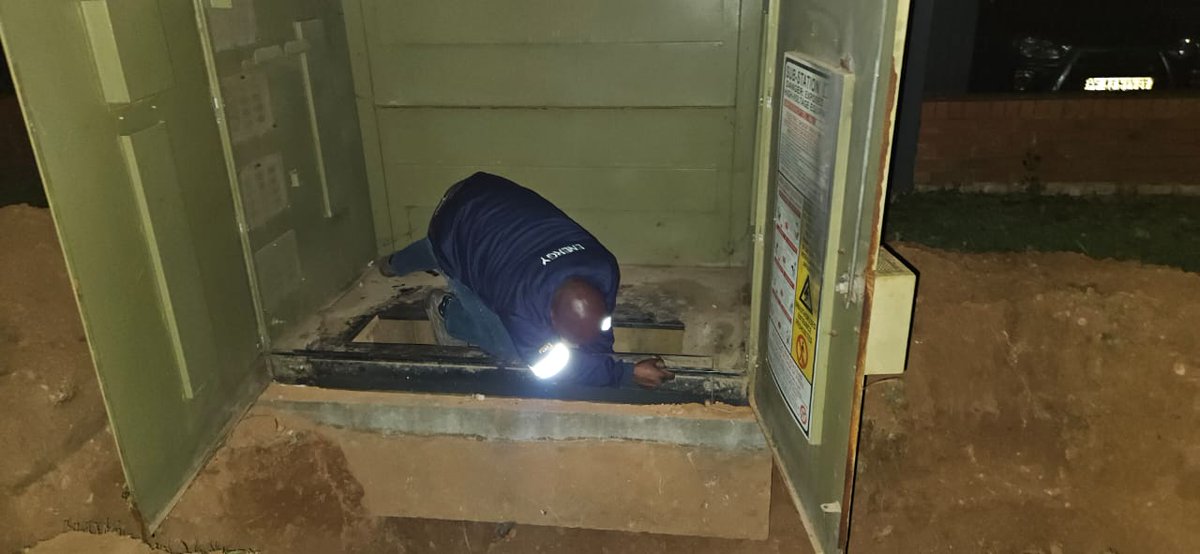 City_Ekurhuleni's tweet photo. #KemptonParkPower Update: Work to restore power to parts of Pomona and Bredel continues, with the ERT at midnight.

Supply has been off since Saturday due to technical difficulties at the substation.

The City apologises for the inconvenience caused. https://t.co/WHYQwQKBR2