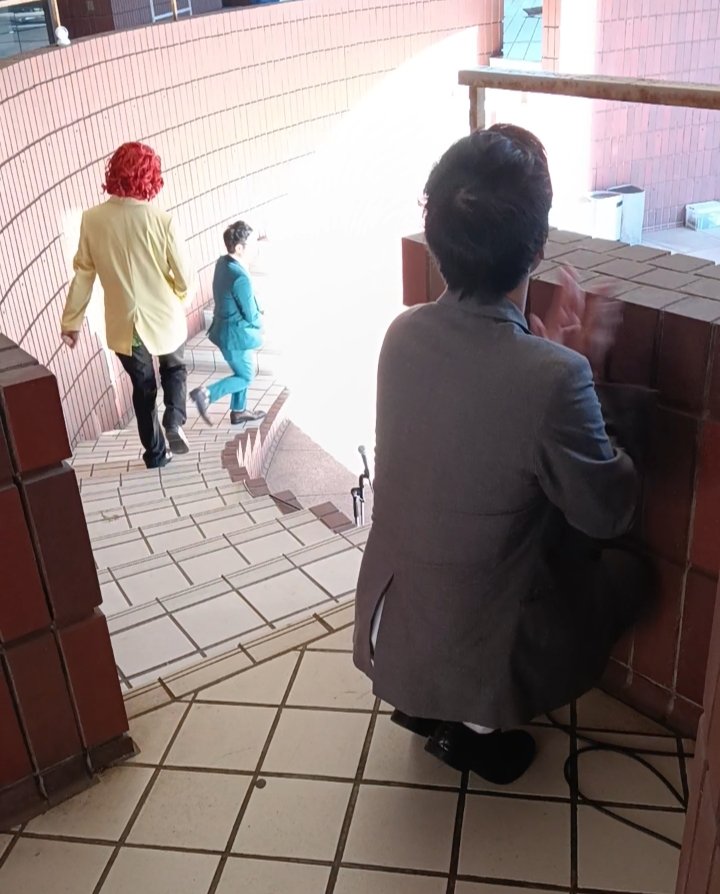 hiroshiki33's tweet photo. アイデンティティさん、センチネルと共に「日本大学生産工学部桜泉祭お笑いステージ」に出させていただきました👏
強風吹き荒れる中、温かいお客様で、お花までいただいてオリサットもこの笑顔😊
ありがとうございました！！ https://t.co/2HWEl7RX54