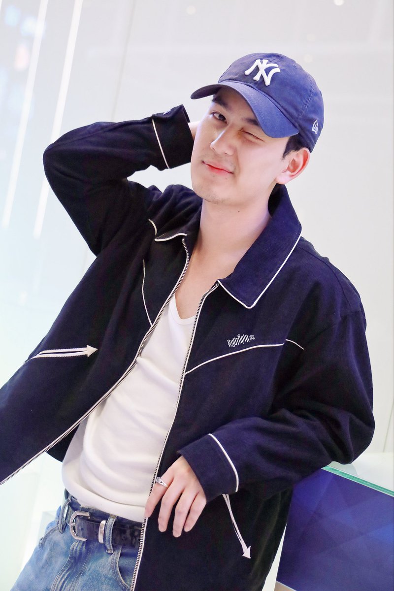 ryutopia_ikr's tweet photo. เป็นพี่อิงนี่มันเท่จริง ๆ น้า🖤✨
@reyuyuyuyu 

#ryuikr #RyuIngkarat
#MeasureInLove 💐
#หนึ่งปีรักของฉันหนึ่งวันฝันของเธอ https://t.co/eLBPuTJXAn