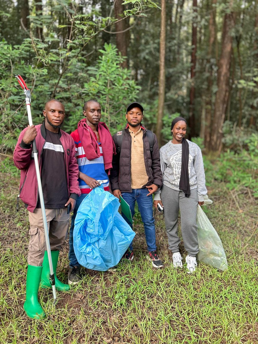 CoEBrwanda's tweet photo. 🌿UPDATES 🌿
After an insightful week of training on plant collections at #Ruhande Arboretum, @RwandaHerbarium interns are now set to advance their skills through georeferencing training this week ,  strengthening their capacity in biodiversity documentation and research https://t.co/SpGSY9Ls2z