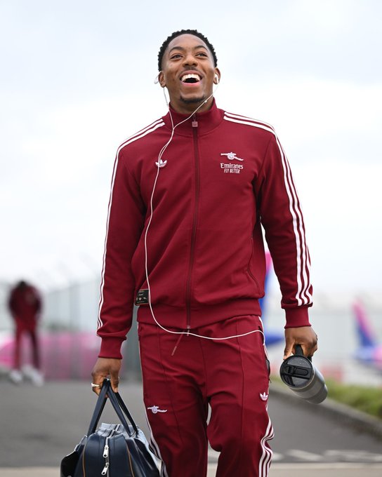 Myles Lewis-Skelly preparing to board our flight to Praha.