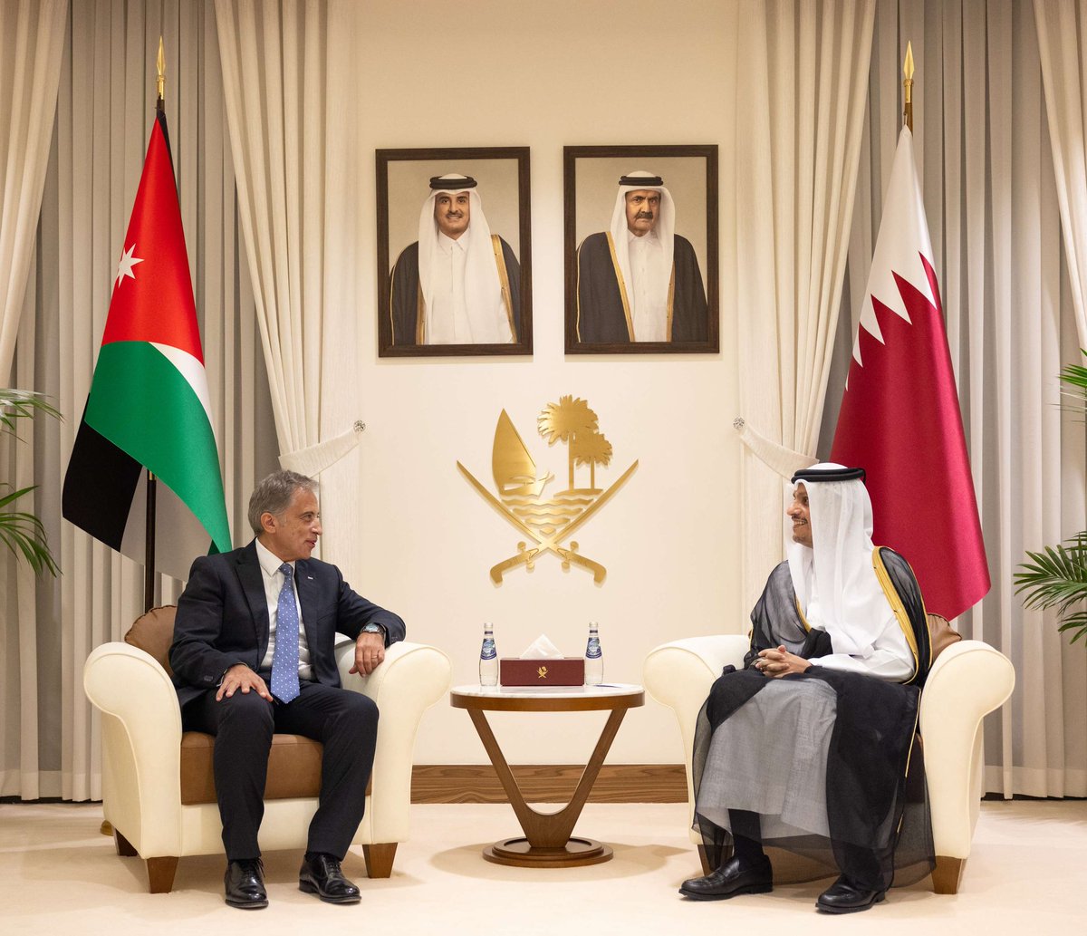 معالي رئيس مجلس الوزراء وزير الخارجية يستقبل رئيس مجلس الوزراء ووزير الدفاع الأردني