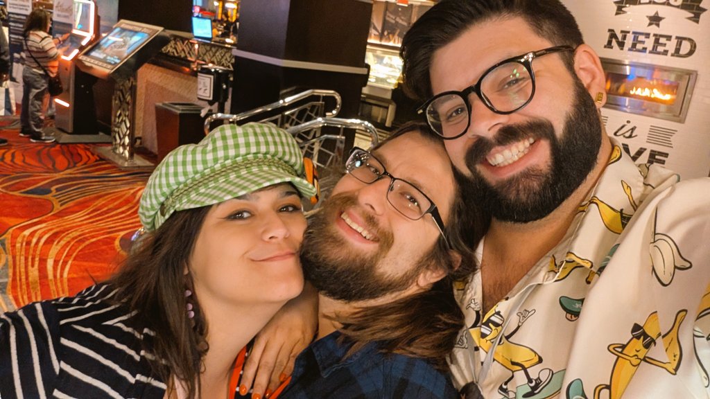 TheCEscalante's tweet image. THANK YOU @SNAFUCon! This was another AMAZING weekend and I&apos;m so glad my partners and I were able to come and be welcomed so warmly! 

If you got a picture with me or my partners, PLEASE add it or tag us! SEE YOU NEXT YEAR! #snafucon2025 #snafucon25