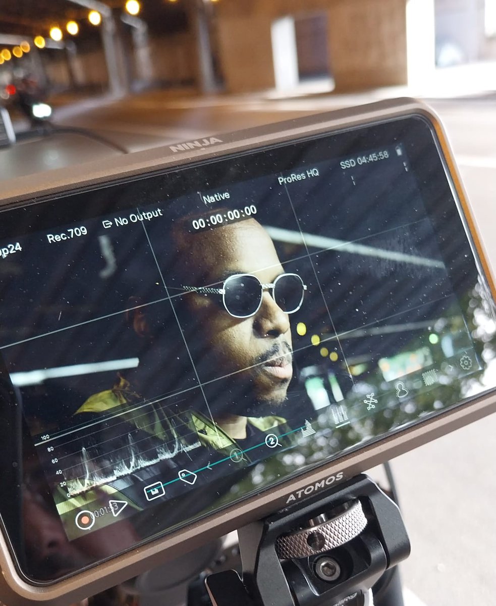 Ma10zm's tweet photo. 🥁🚨🚨
Le 05 Novembre à minuit...toujours mon gava @ZekEnLuxxxe avec Tchiki'O. Clip réalisé par @Te2Pierre et toujours ma gueule aux manettes🎛🎹🎻 https://t.co/qX3BbRRlsg