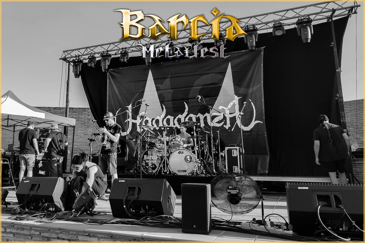 Casi 20 años y  nos han pasado muchas cosas, os vamos a adelantar una anécdota,en esta foto el que está detrás de la batería es nuestro socio más pequeño, cuando nos descuidamos se sube a la batería, no podemos evitarlo, si tenéis una anécdota curiosa que no sepamos, compartidla