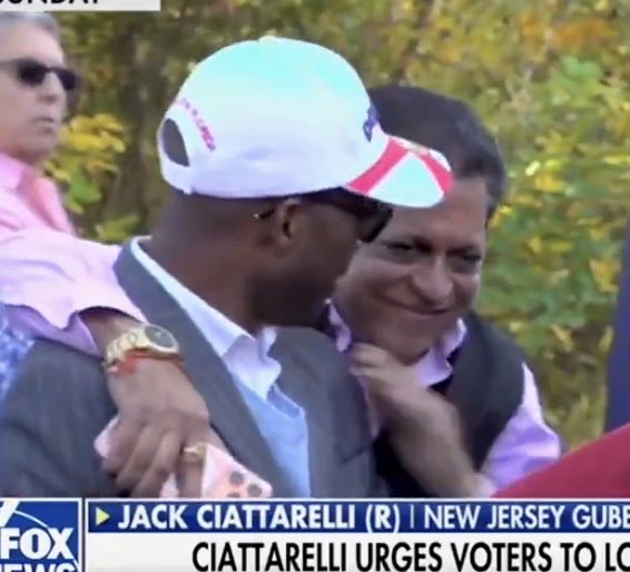 RandomTroll153's tweet image. Live view of BIG byrin being “BACKED” by Indians

#BackDatAssUp