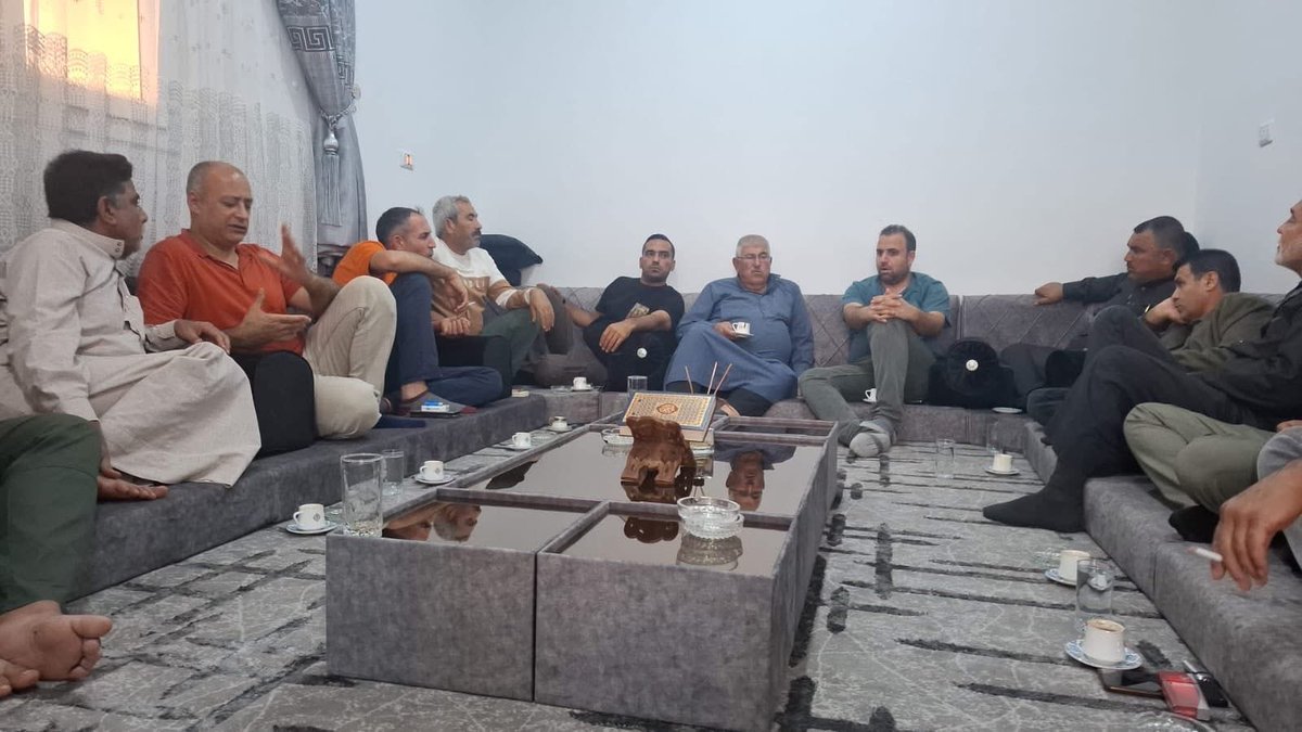 في إطار لقائنا مع إخواننا التركمان بعد الانتخابات، قمتُ بزيارة قرية تليلة التابعة لمحافظة حلب، والتي تُعَدّ من أهم القرى بين تركمان حلب تاريخياً واجتماعياً.

التقيتُ وجهاء القرية وتبادلنا الآراء حول الأوضاع العامة للتركمان وبلدنا العزيز.
وقدّم لي أهالي تليلة دعمهم الصادق خلال