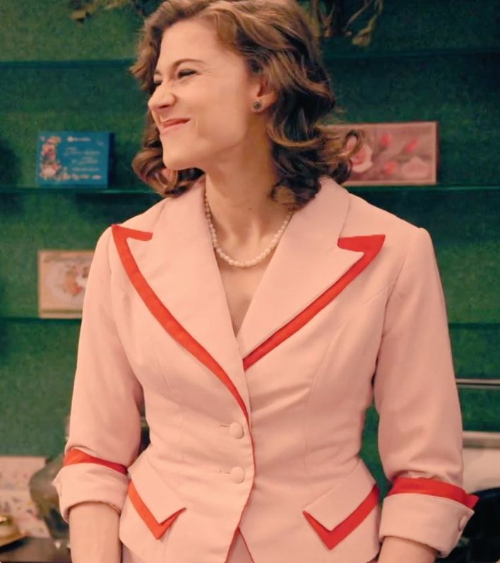 Tenes un mal dia / pero tenes que sonreír.

Marta Belmonte representando a todas las que trabajamos en atención al público.