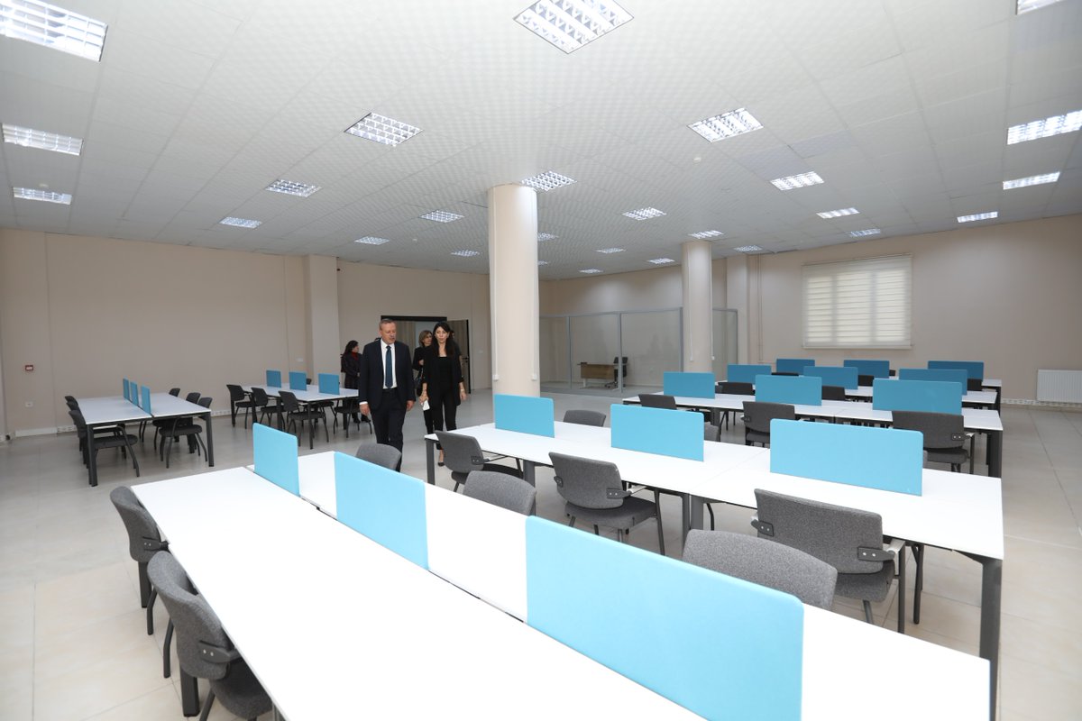 Rektör Elmastaş, Güzel Sanatlar Fakültesi’nde Öğrencilerle Buluştu; Sergi Atölyesi ve Çalışma Salonunda İncelemelerde Bulundu
 
Bitlis Eren Üniversitesi Rektörü Prof. Dr. Necmettin Elmastaş, Güzel Sanatlar Fakültesi’nde öğrencilerle bir araya gelerek eğitim-öğretim süreçleri,