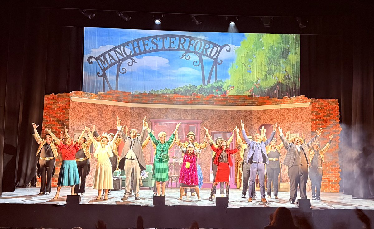 Last night was one of my best nights out at The Theatre watching Victoria Woods #AcornAntiques by <a href="/hopemilltheatre/">Hope Mill Theatre</a> hilarious from start to finish - it was meant to be for “one night only” but they are showing it again in Manchesterford on 16th Nov, tickets hopemilltheatre.co.uk/box-office/?in…