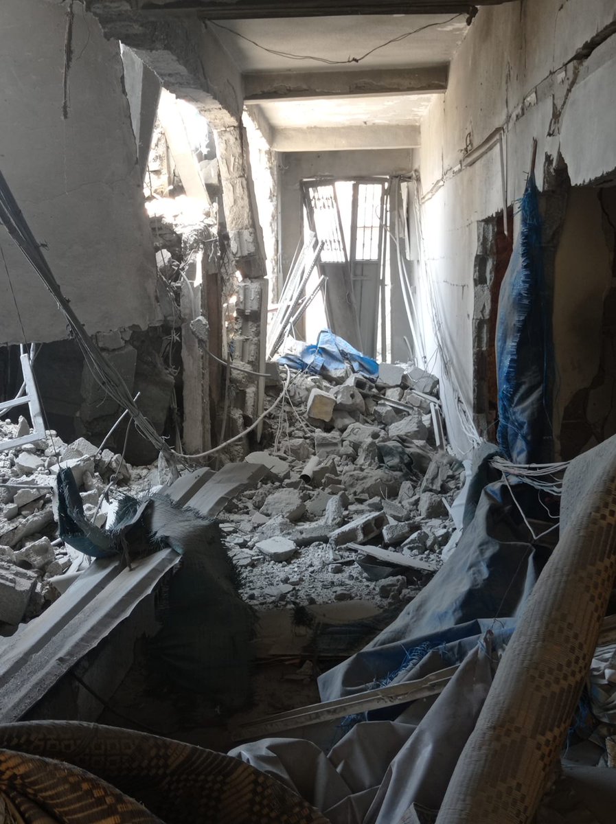 ما اخترت الوجع، لكني أعيشه في كل لحظة.
أنتم عارفين تمامًا ما نعانيه، والمعرفة هاي مش بس كلمة، هي مسؤولية كبيرة.
السكوت قدام الظلم مش حياد، هو مساهمة فيه.
احكوا عنا، خلّوا صوتنا يصل، ما تخلّوا معاناتنا تضيع بين الركام.
مثل ركام بيتي، مثل ركام حياتنا.
chuffed.org/project/133595…