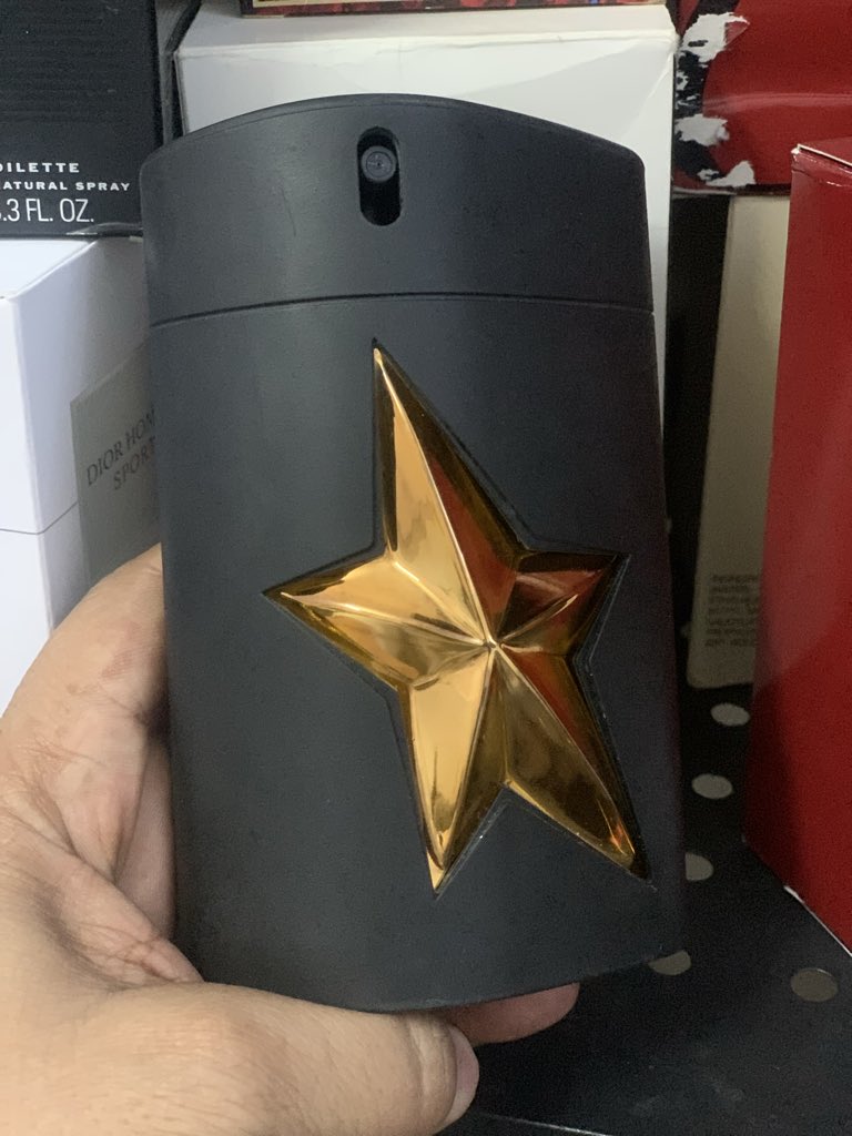 #رابطة_عشاق_العطور
#عطور_شتوية 

في ظل تزاحم العطور وكثرتها وانتشار البراندات الحديثة وبراندات البدائل يعود عاشق العطور والمهتم بتفاصيلها للعطور التي صُنعت بضمير صُنعت لتبقى خالدة في ذاكرة عشاق العطور  A*Men Pure Malt Mugler
عطر بيور مولت من تيري موقلر 
إصدار 2009 واحدا من هذه