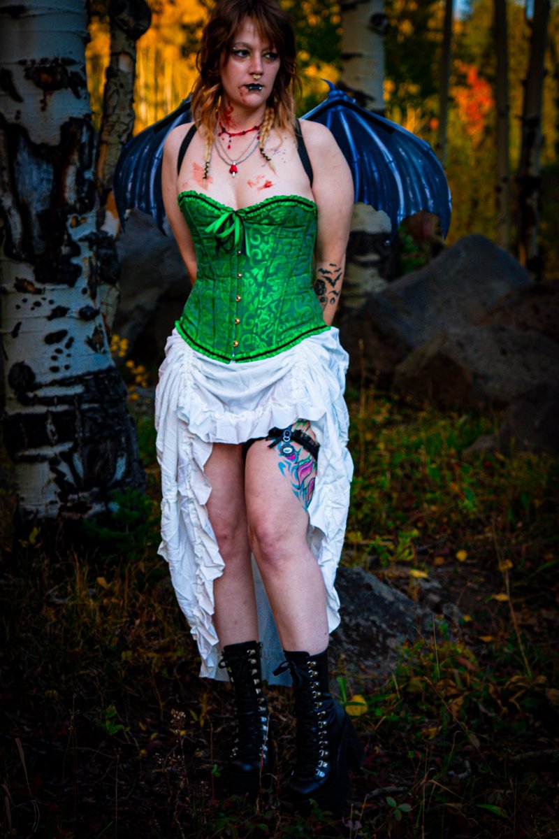 Silv3r_Foxx_'s tweet photo. Just a little batty 
#batty #vampirephotoshoot #wannabemodel https://t.co/yoDGYBOa3I