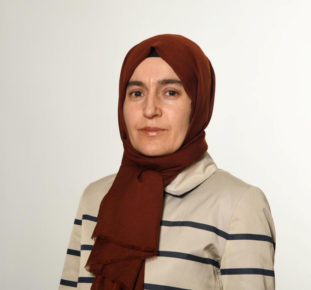 Takıntılı olduğu kadını bıçaklayan ve  öldürmeye teşebbüsten 12 yıl ceza verdiğiniz erkeği, yarım kalan işini tamamlasın der gibi, 2 sene sonra -kadına haber bile vermeden- tahliye ediyorsunuz ve onun bu kez katlettigi kadına da 'kadin cinayeti' diyorsunuz öyle mi? #nermintirit