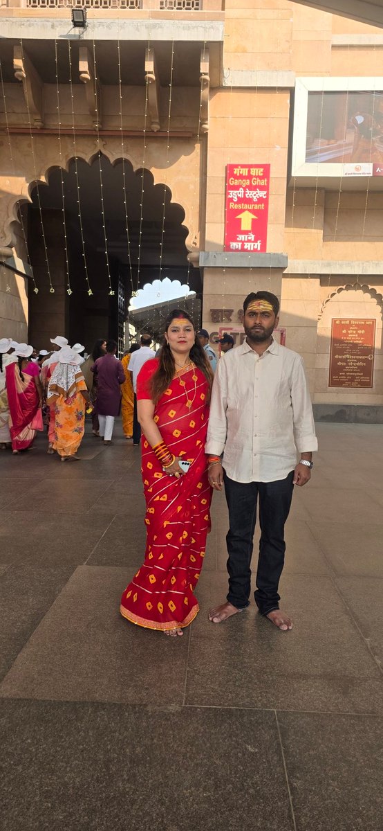 KumarJnb's tweet image. आज वाराणसी में काशी विश्वनाथ मंदिर भगवान शिव को समर्पित जो उत्तर प्रदेश के वाराणसी (काशी) में गंगा नदी के पश्चिमी तट पर स्थित है। यह १२ ज्योतिर्लिंगों में से एक है और “विश्वेश्वर” (ब्रह्मांड के शासक) को समर्पित है। जिनके दर्शन करने का सौभाग्य प्राप्त हुआ। ।। हर हर महादेव ।।