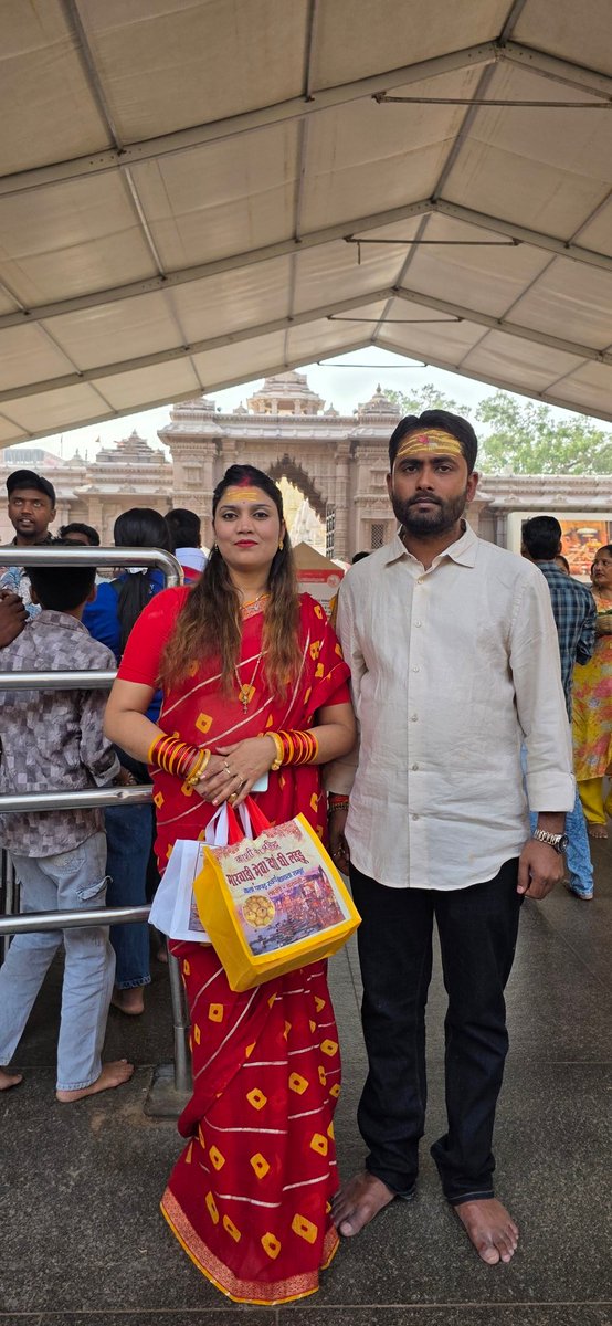 KumarJnb's tweet image. आज वाराणसी में काशी विश्वनाथ मंदिर भगवान शिव को समर्पित जो उत्तर प्रदेश के वाराणसी (काशी) में गंगा नदी के पश्चिमी तट पर स्थित है। यह १२ ज्योतिर्लिंगों में से एक है और “विश्वेश्वर” (ब्रह्मांड के शासक) को समर्पित है। जिनके दर्शन करने का सौभाग्य प्राप्त हुआ। ।। हर हर महादेव ।।