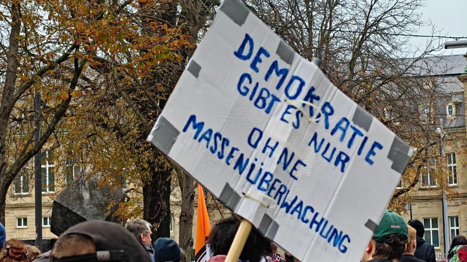 Wir brauchen weiterhin Unterstützerunterschriften für die Landtagswahl in Baden-Württemberg.
Downloaden, ausdrucken, ausfüllen und an uns schicken: piratenpartei-bw.de/unterstuetzeru… #NoPalantir #Datenschutz #Landtagswahl #Stuttgart #Karlsruhe #Tübingen #Welzheim