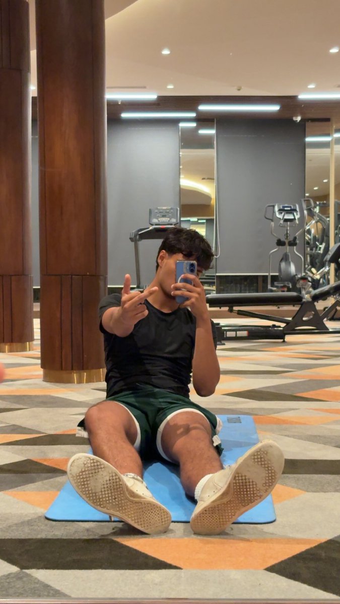 Shoes or socks fágs? 😈