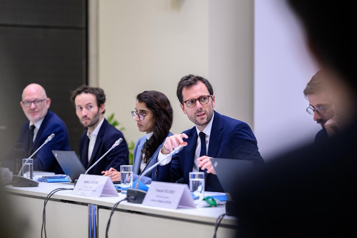 Réunion avec les acteurs de la #REPPMCB pour lancer la refondation de la filière déchets du bâtiment.
Objectifs : diviser par trois les coûts pour les pros du bâtiment, renforcer les capacités de collecte et mieux lutter contre les dépôts sauvages. ♻️