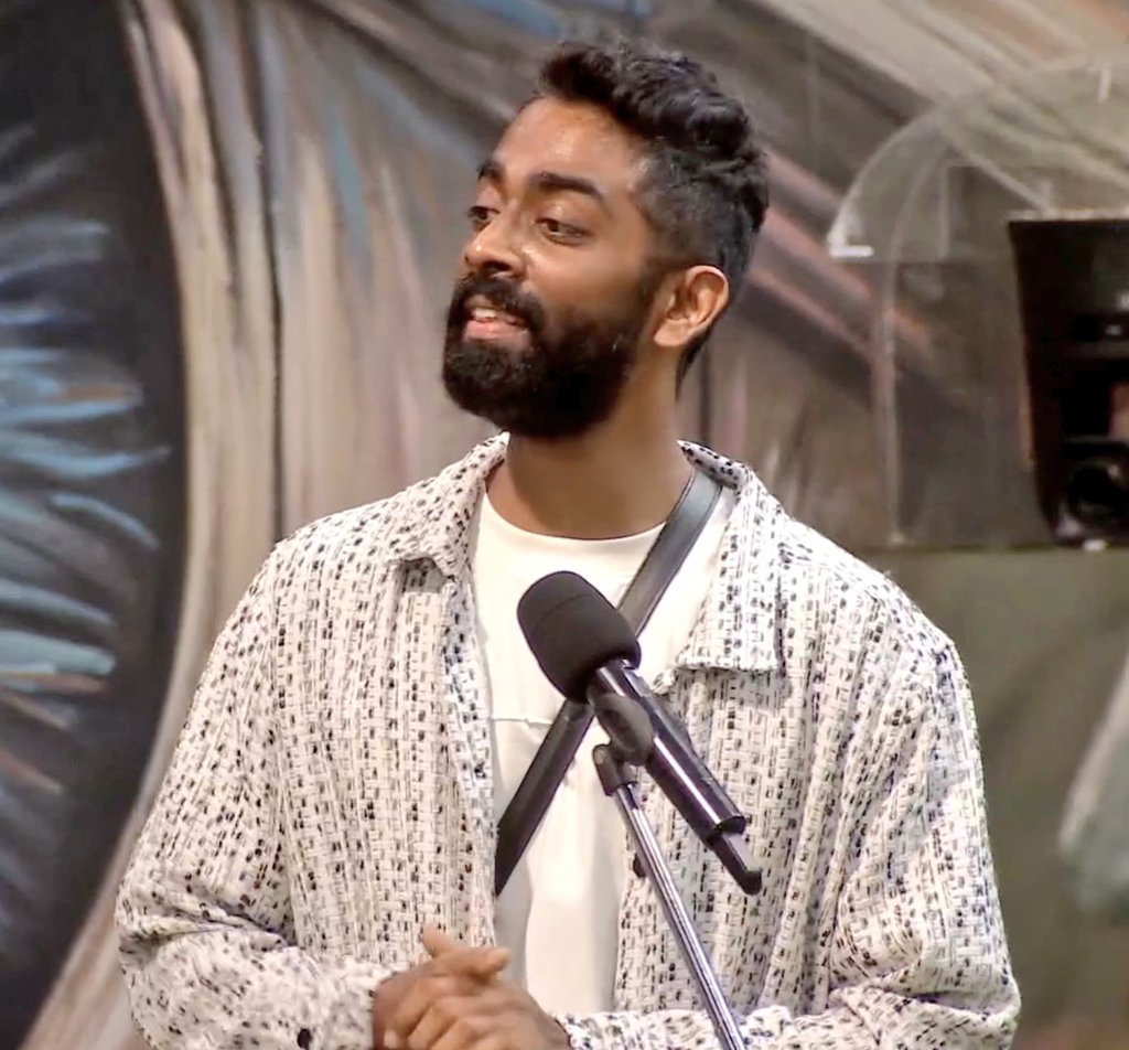 BollyLit's tweet photo. Hit like and RT if you missed #PranitMore in today's episode 👑

#BB19 #BiggBoss19 https://t.co/VWx2sOkFXZ