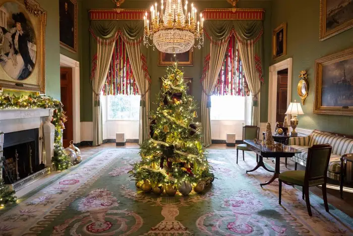 DevilleMira's tweet photo. @cecegkh Jesus back??? 😂😂😂 You forgot that Biden is catholic? 
Trump on the other side cheated with a pornstar while his wife was pregnant. I bet Jesus loved that. 🤣
X gets more stupid by the day
(btw class looks like that. Its  not who has the most trees competition) https://t.co/6UpVgefe4e
