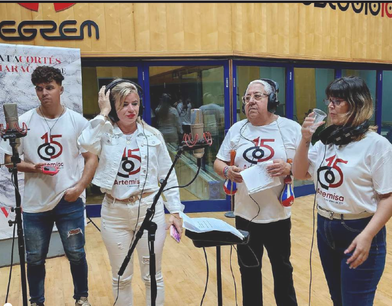 Han pasado casi 5 480 días desde que esta tierra
roja dejó de ser habanera para convertirse en un solo
corazón para 11 municipios. Todo lo que hagamos es
poco para festejar. En los acordes de
la canción para celebrar el 9 de enero de 2026, queda
toda la gloria de #15AñosArtemisa.